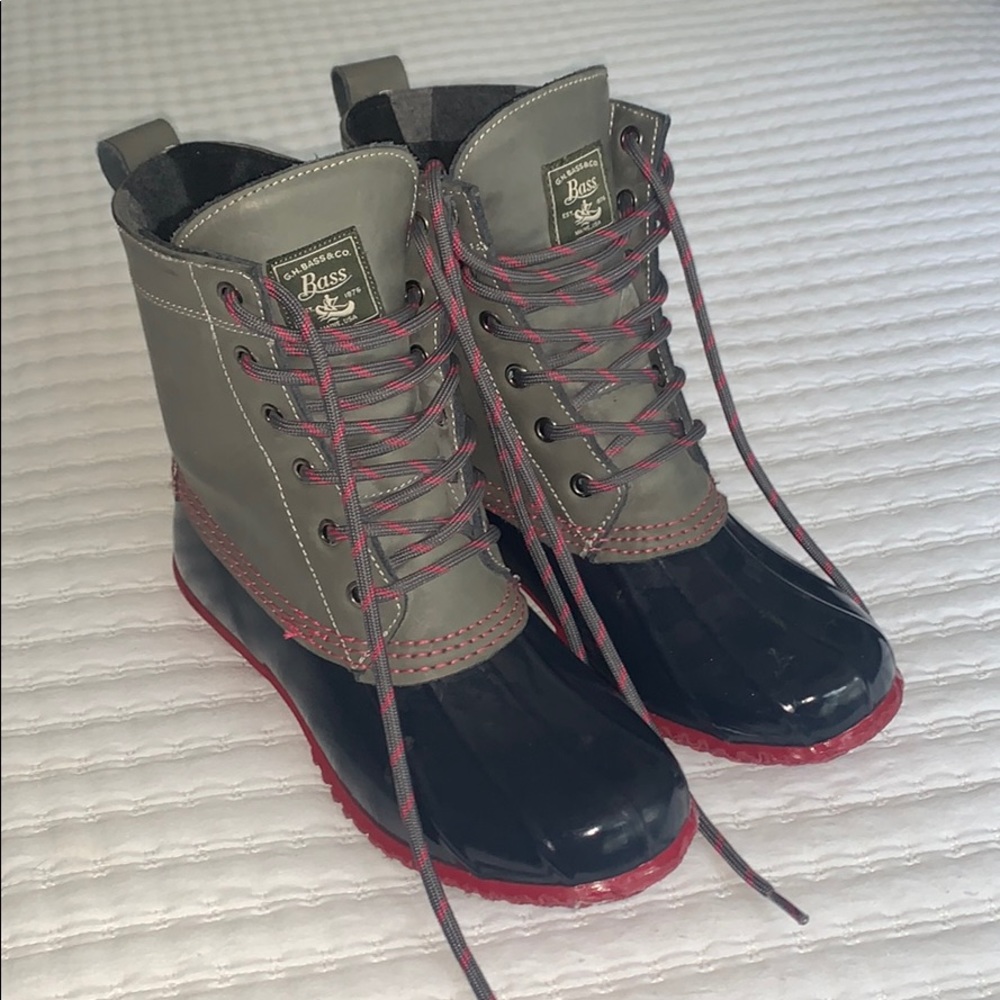 DUCK BOOTS